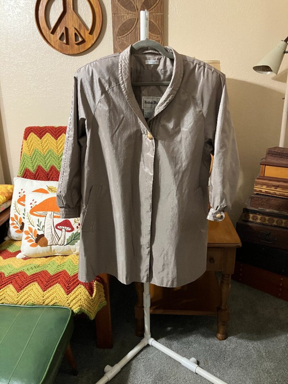Women’s Sz. 6P British Mist Lined Button-Down Raincoat Shiny Light Tawny Brown